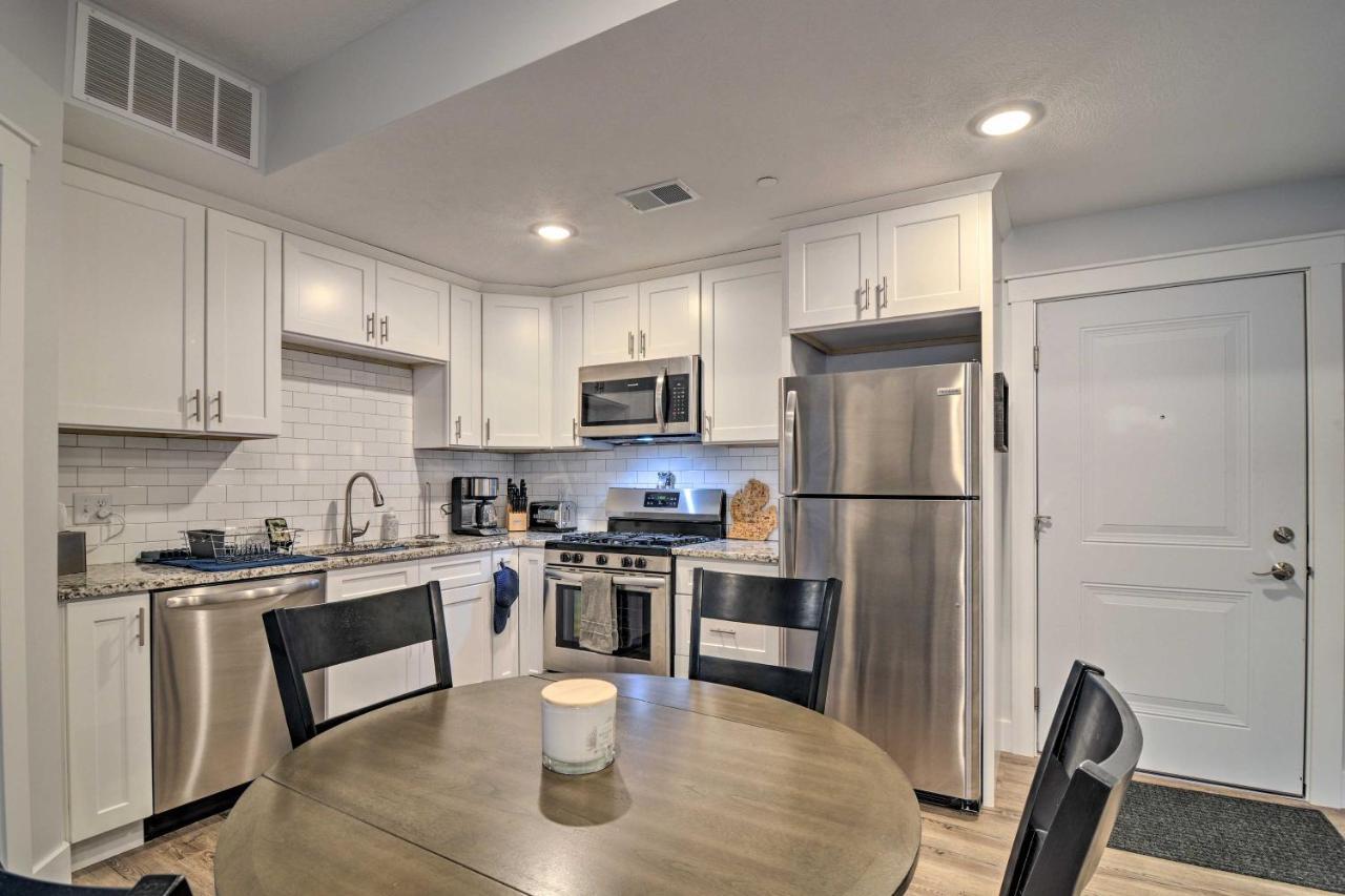 Modern Traverse City Condo About 1 Mi To Bay! Екстериор снимка