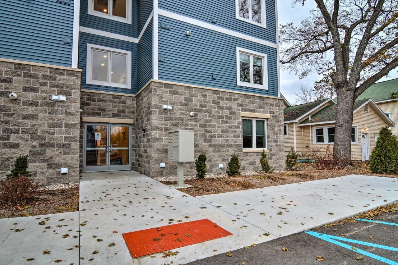 Modern Traverse City Condo About 1 Mi To Bay! Екстериор снимка