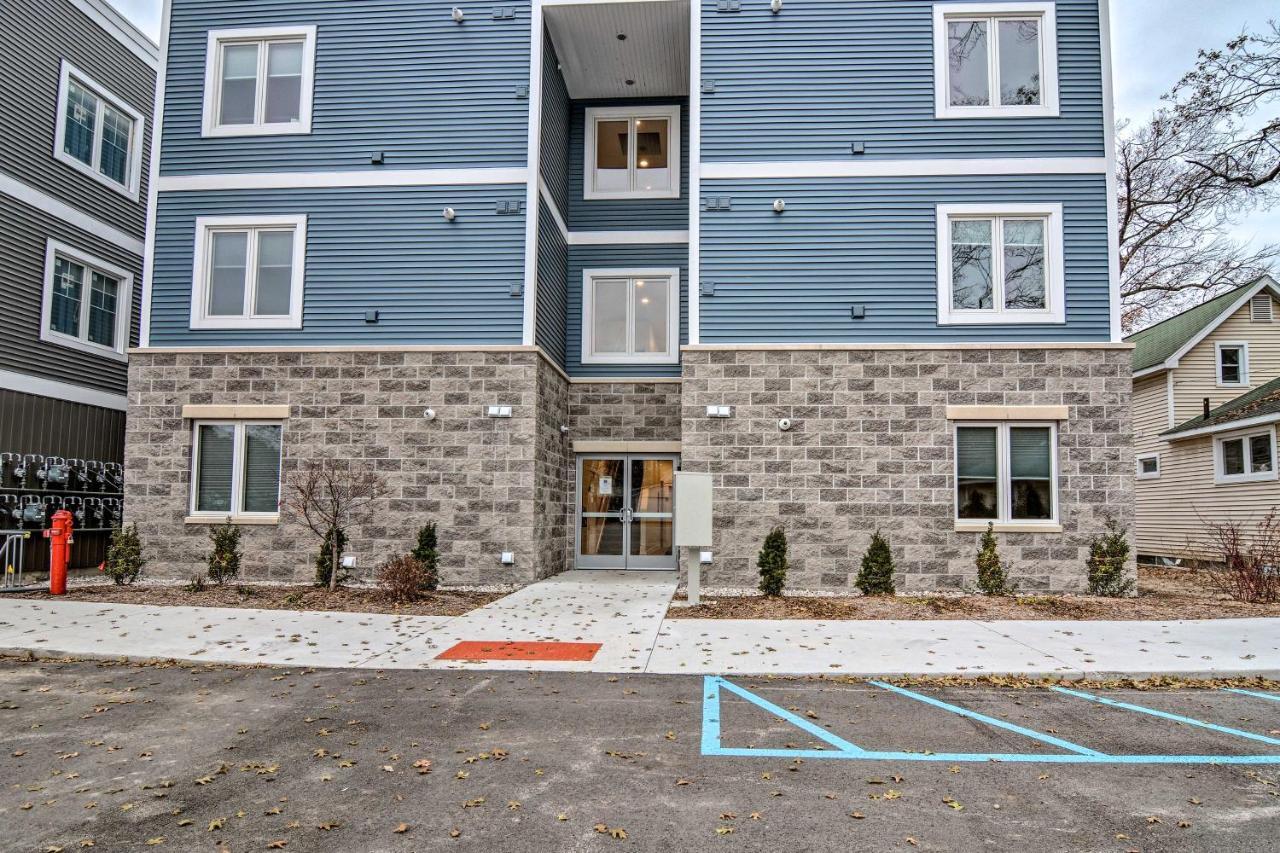 Modern Traverse City Condo About 1 Mi To Bay! Екстериор снимка
