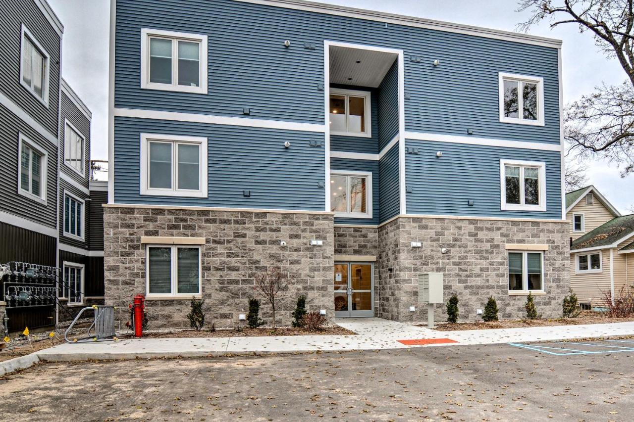 Modern Traverse City Condo About 1 Mi To Bay! Екстериор снимка